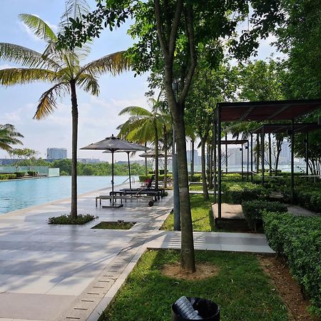 Retreat At Cybersquare Apartment ไซเบอร์จายา ภายนอก รูปภาพ