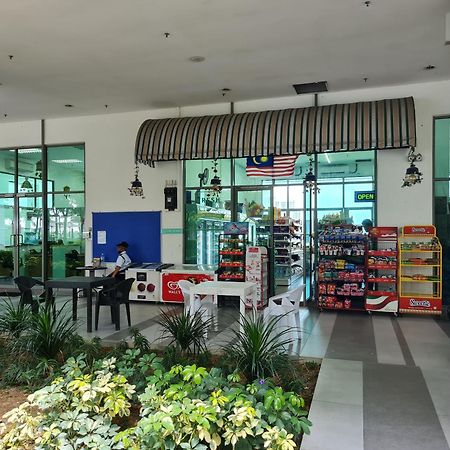 Retreat At Cybersquare Apartment ไซเบอร์จายา ภายนอก รูปภาพ