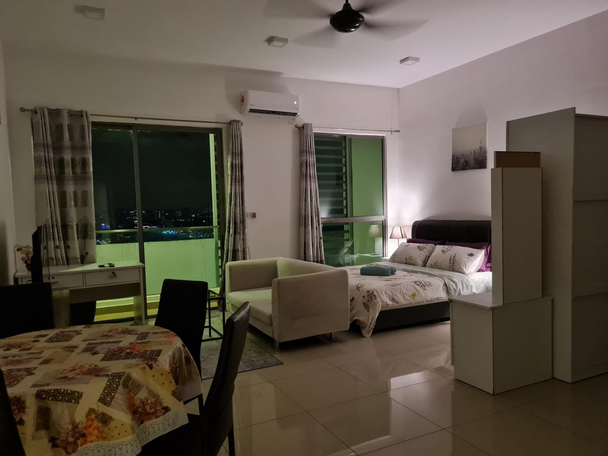 Retreat At Cybersquare Apartment ไซเบอร์จายา ภายนอก รูปภาพ